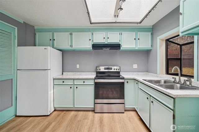 17205 Spruce Way, Lynnwood, WA 98037