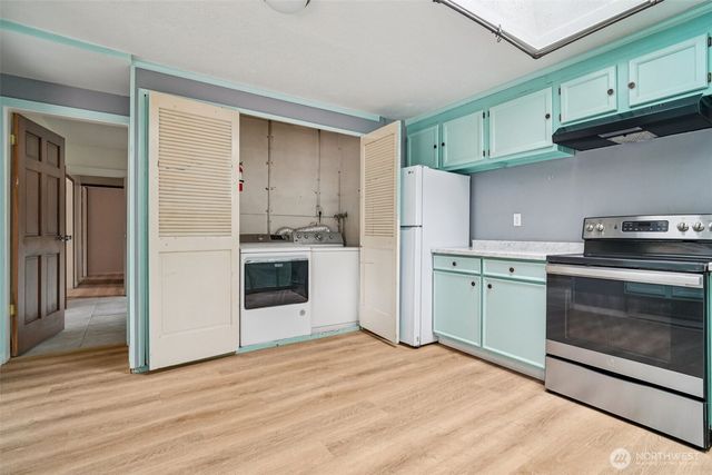 17205 Spruce Way, Lynnwood, WA 98037