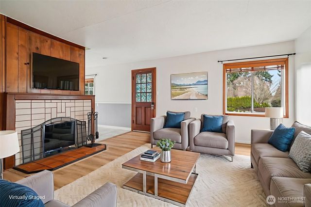 17205 Spruce Way, Lynnwood, WA 98037