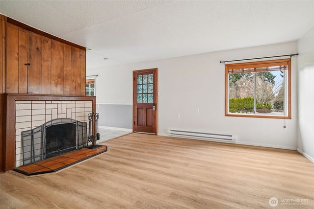 17205 Spruce Way, Lynnwood, WA 98037