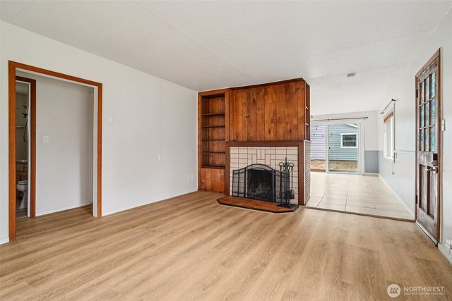 17205 Spruce Way, Lynnwood, WA 98037