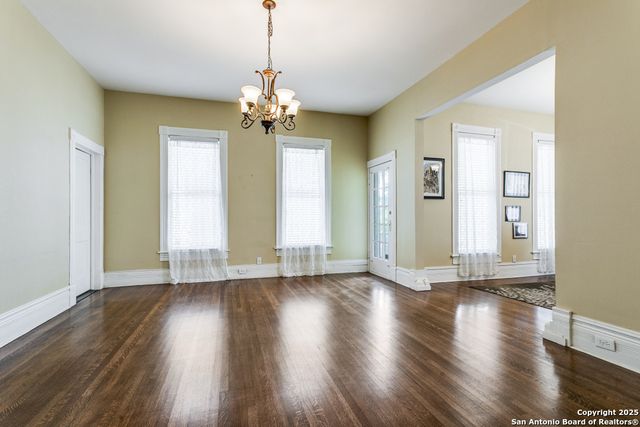 305 W ASHBY PL, San Antonio, TX 78212