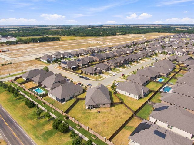 420 Wrangler Way, Waxahachie, TX 75167