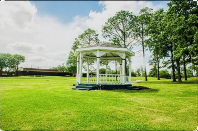 7714 Par Five Drive, Humble, TX 77346