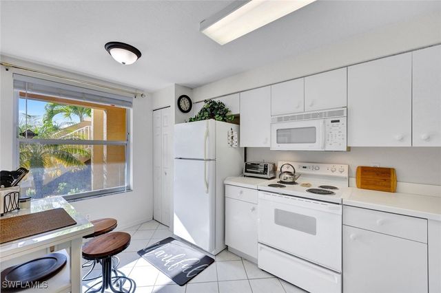 2469 Millcreek LN 102, Naples, FL 34119
