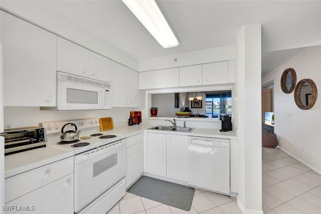 2469 Millcreek LN 102, Naples, FL 34119