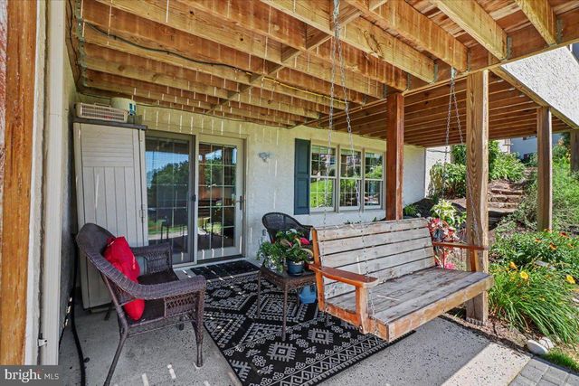 243 S PINE ST, Elverson, PA 19520