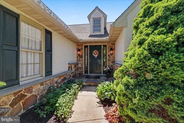 243 S PINE ST, Elverson, PA 19520