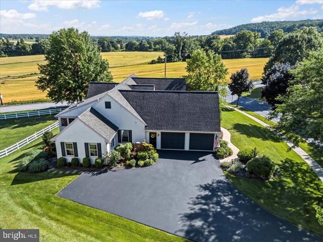243 S PINE ST, Elverson, PA 19520