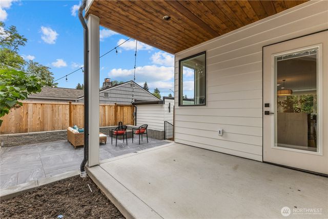 11709 Roosevelt Way NE, Seattle, WA 98125