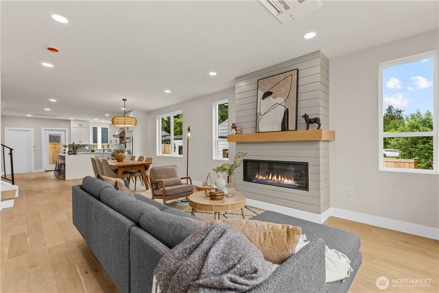 11709 Roosevelt Way NE, Seattle, WA 98125