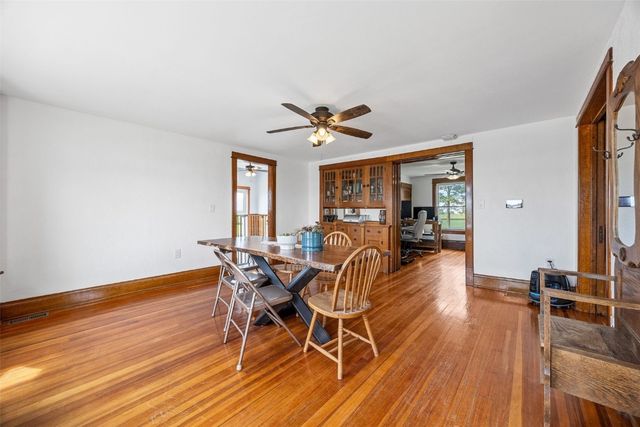 2860 68th Street, Newhall, IA 52315