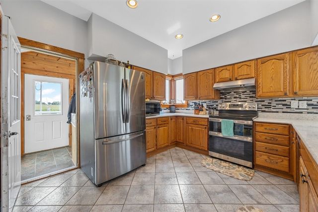 2860 68th Street, Newhall, IA 52315