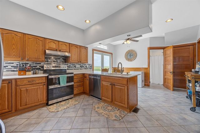 2860 68th Street, Newhall, IA 52315