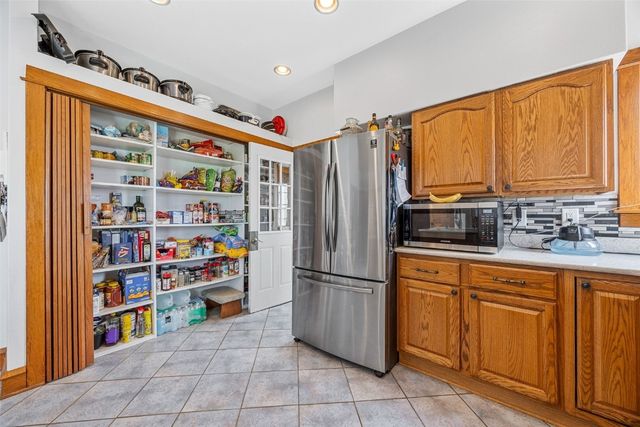 2860 68th Street, Newhall, IA 52315