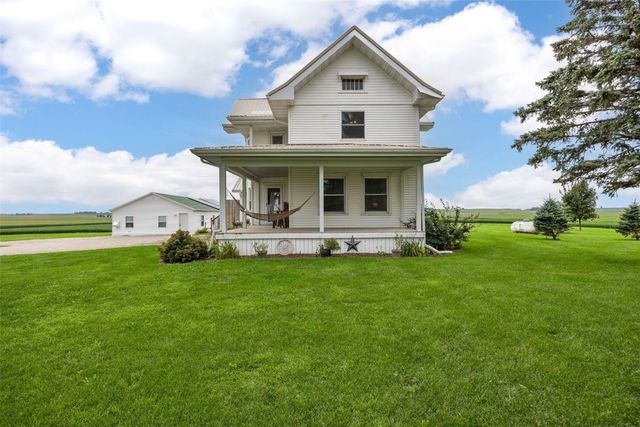 2860 68th Street, Newhall, IA 52315