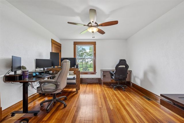 2860 68th Street, Newhall, IA 52315