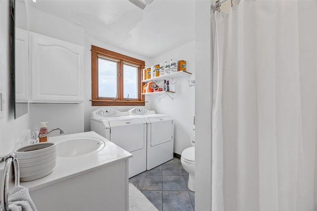 2860 68th Street, Newhall, IA 52315