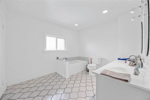 2860 68th Street, Newhall, IA 52315