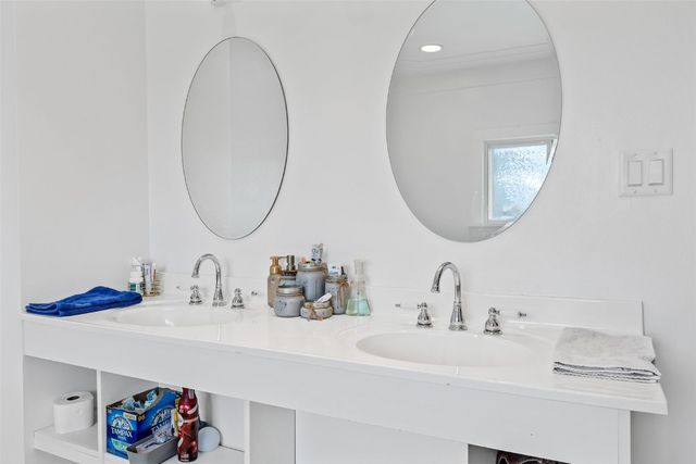 2860 68th Street, Newhall, IA 52315