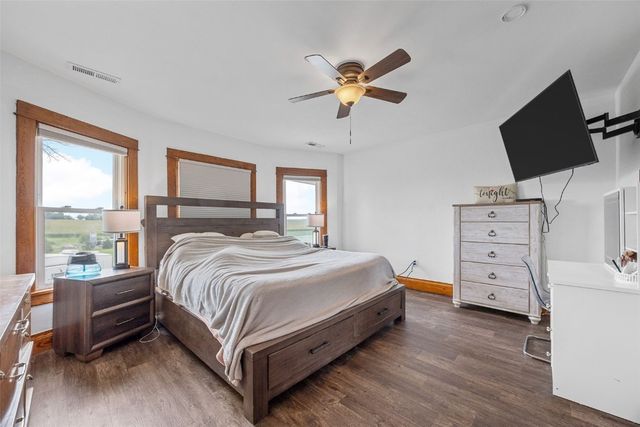 2860 68th Street, Newhall, IA 52315