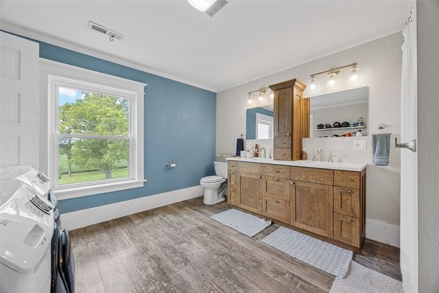 2860 68th Street, Newhall, IA 52315