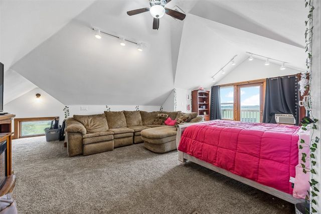 2860 68th Street, Newhall, IA 52315