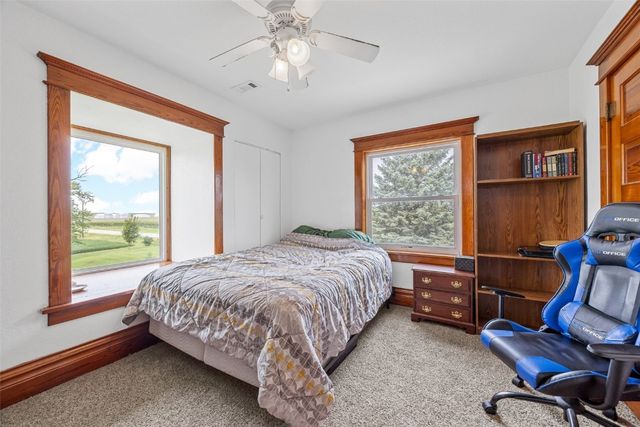 2860 68th Street, Newhall, IA 52315