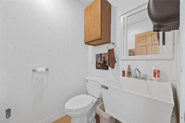 2860 68th Street, Newhall, IA 52315