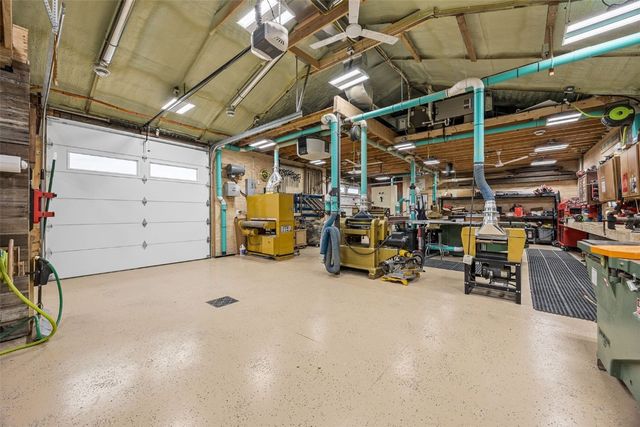 2860 68th Street, Newhall, IA 52315