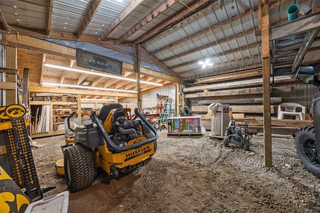 2860 68th Street, Newhall, IA 52315