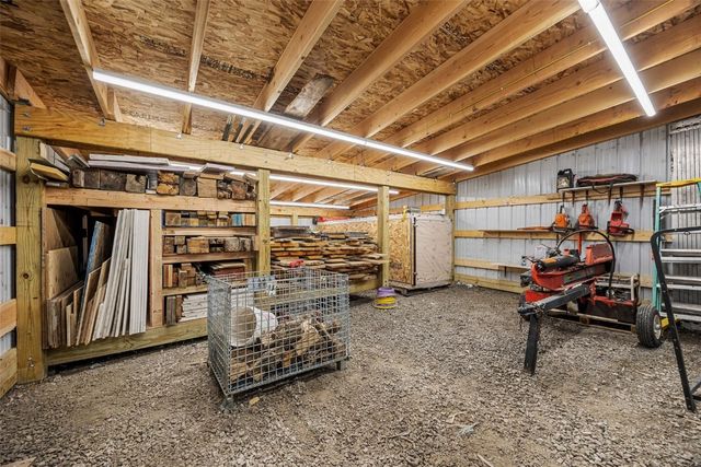 2860 68th Street, Newhall, IA 52315