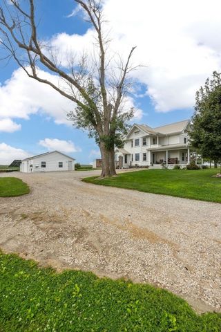 2860 68th Street, Newhall, IA 52315