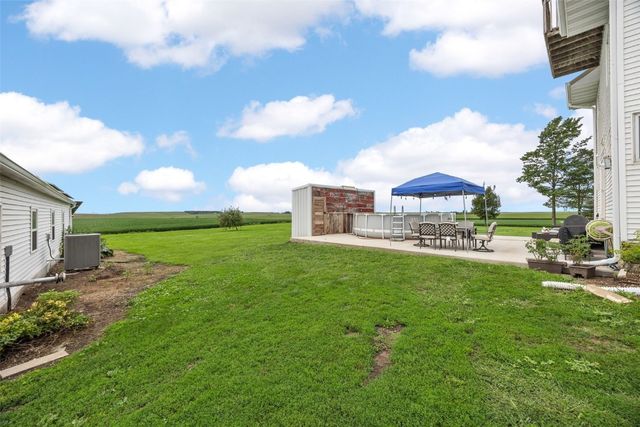 2860 68th Street, Newhall, IA 52315
