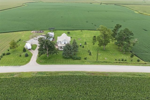 2860 68th Street, Newhall, IA 52315