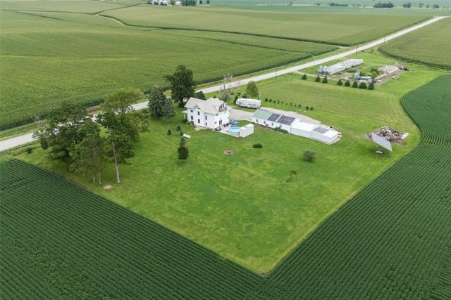 2860 68th Street, Newhall, IA 52315