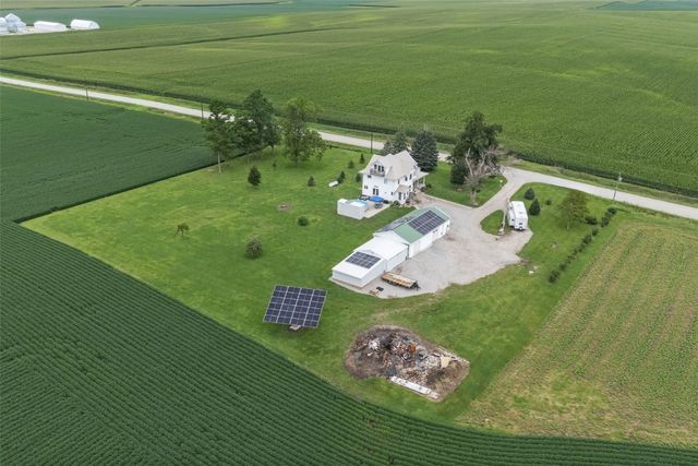 2860 68th Street, Newhall, IA 52315