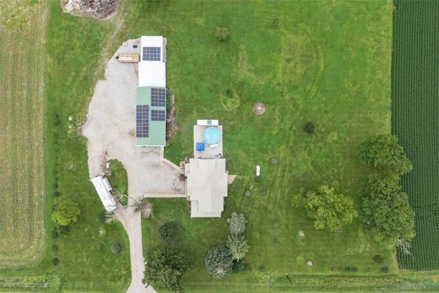 2860 68th Street, Newhall, IA 52315