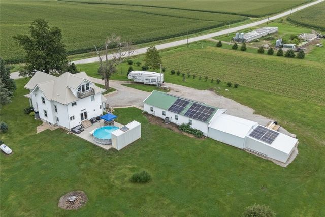 2860 68th Street, Newhall, IA 52315