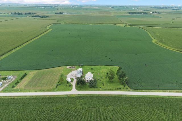 2860 68th Street, Newhall, IA 52315