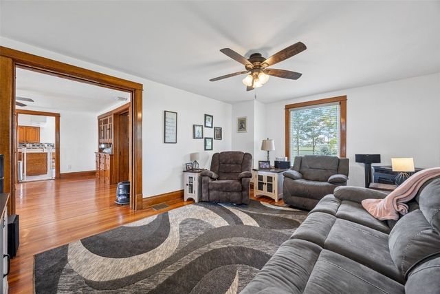 2860 68th Street, Newhall, IA 52315