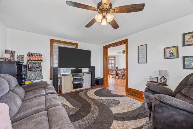 2860 68th Street, Newhall, IA 52315