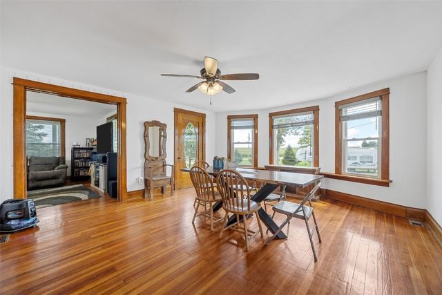 2860 68th Street, Newhall, IA 52315