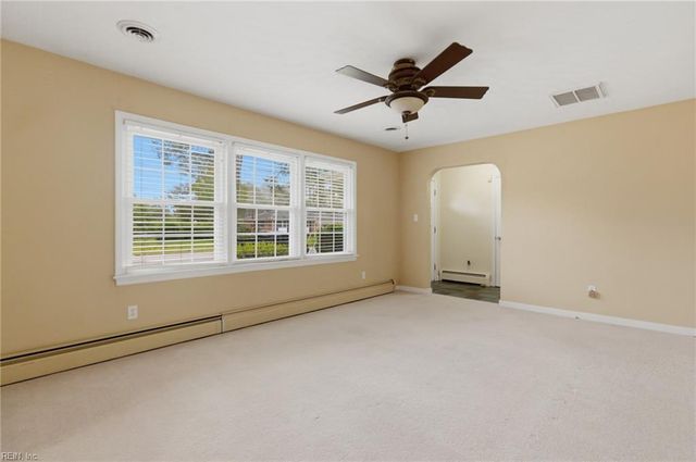 413 Shoreline DR, Hampton, VA 23669