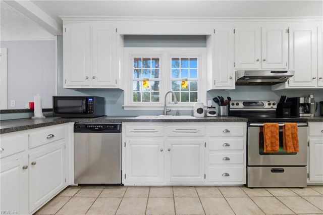 413 Shoreline DR, Hampton, VA 23669