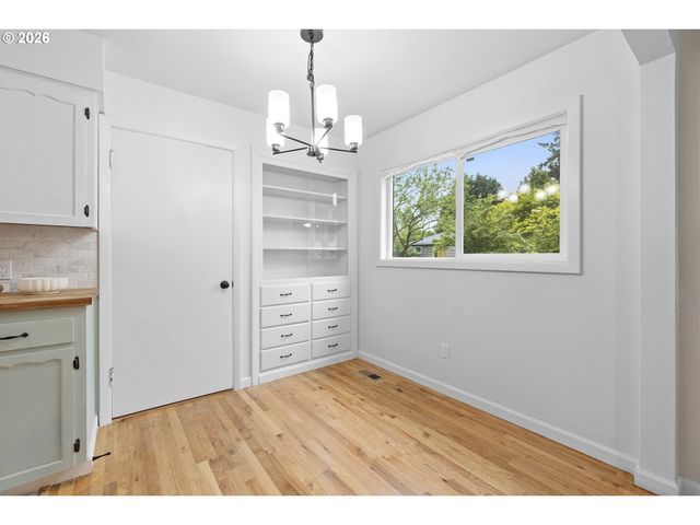 3716 Se 70TH Ave, Portland, OR 97206