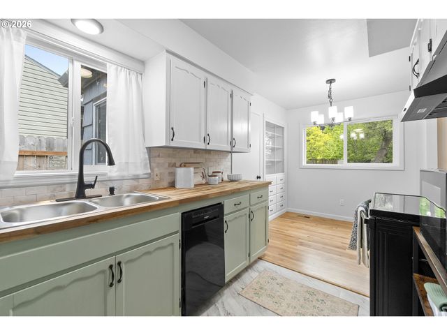 3716 Se 70TH Ave, Portland, OR 97206