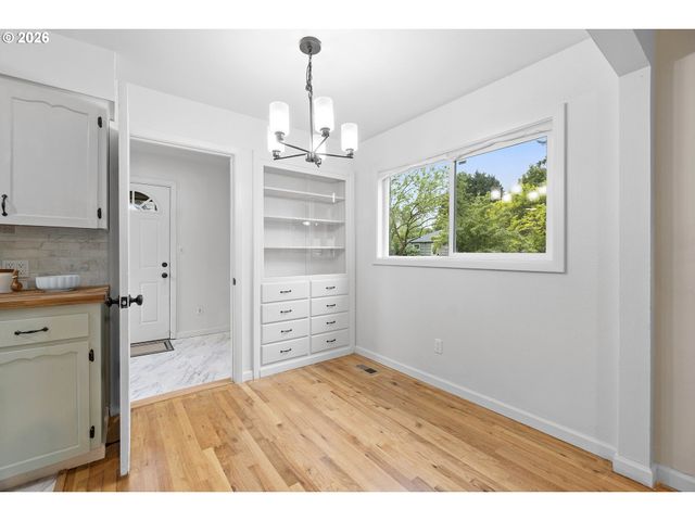 3716 Se 70TH Ave, Portland, OR 97206