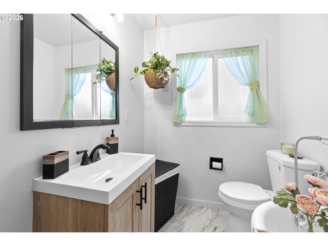 3716 Se 70TH Ave, Portland, OR 97206