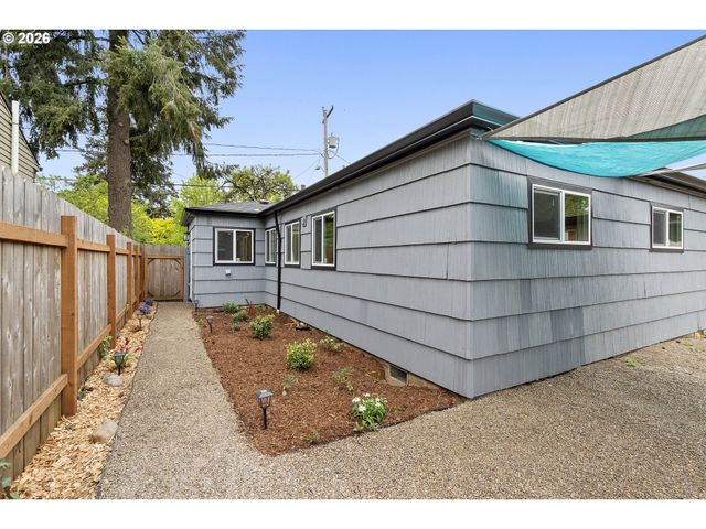 3716 Se 70TH Ave, Portland, OR 97206